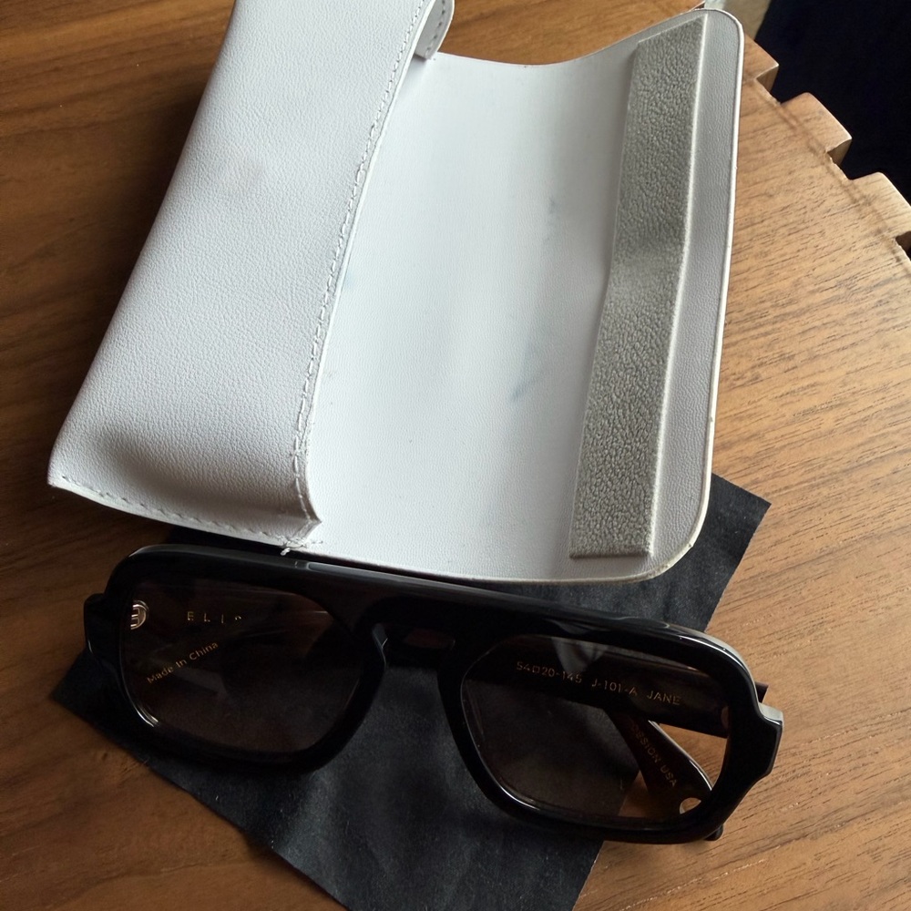 Elisa Johnson Jane sunglasses in gloss black - Picture 6 of 6